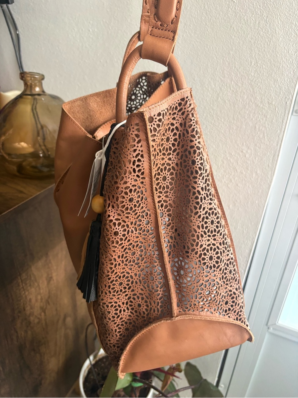 The Sak NWT Los Feliz Tan Leather Tote with Cutout Design & Tassel Accent - Picture 3 of 7